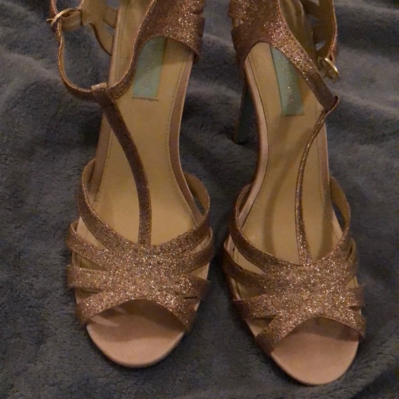 Betsey Johnson Tee Sandal - Picture 2 of 2